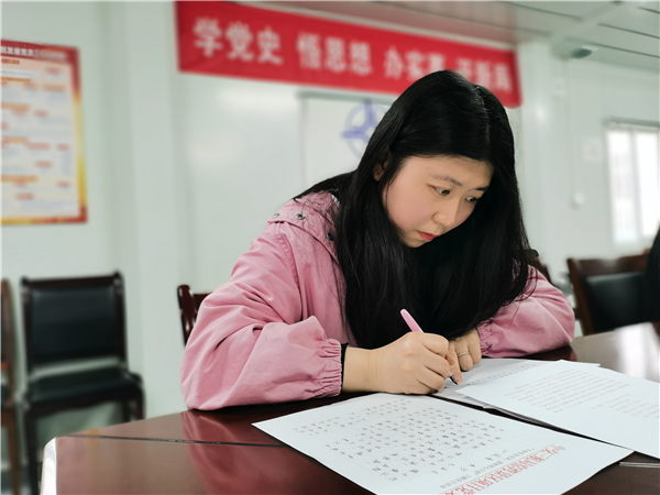 1632707946933441.jpg 二公司窑湾项目党支部开展“手抄党史诗词,汲取初心力量”.jpg