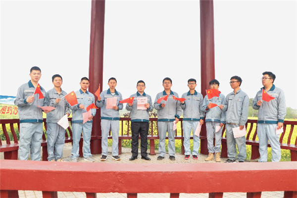 1632707958637193.jpg 二公司汉江二桥项目党支部走出党员活动室,走进湖北沙洋县“农耕文化体验园”,支部以寻访农耕文化、户外党史论坛、集体朗诵诗词、合唱红歌等为载体,用郎朗的歌声和诵读声唱响主旋律,提升精气神。.jpg